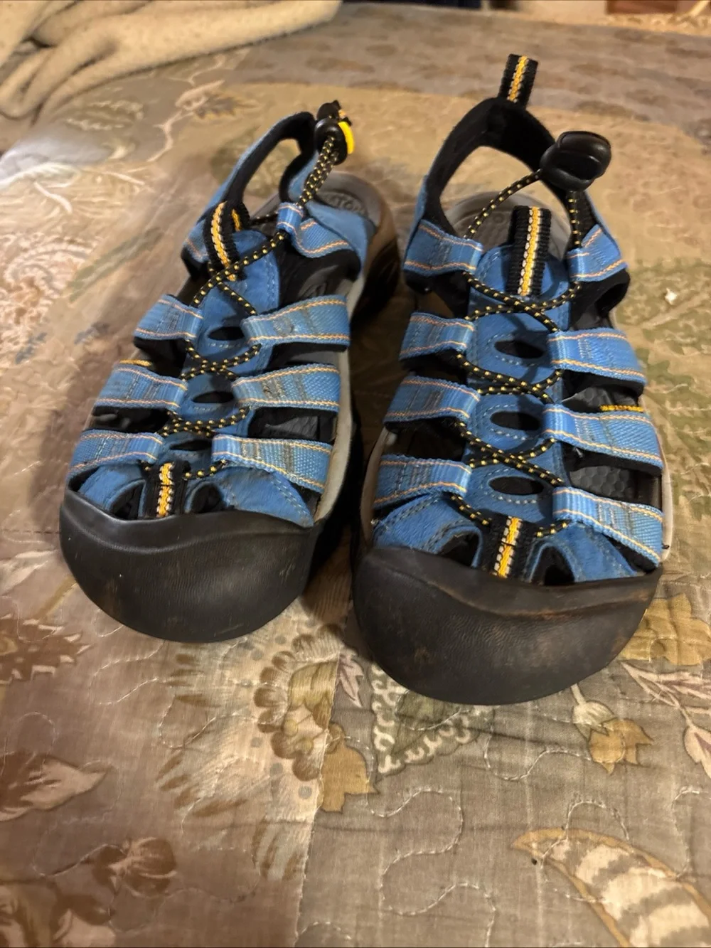 Women’s Keen Size 7 Outdoor Sandals with Protective Toe Blue with Yellow accents